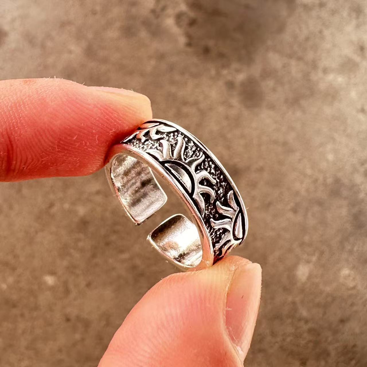 Men's ring with high-end feel and adjustable wide face opening